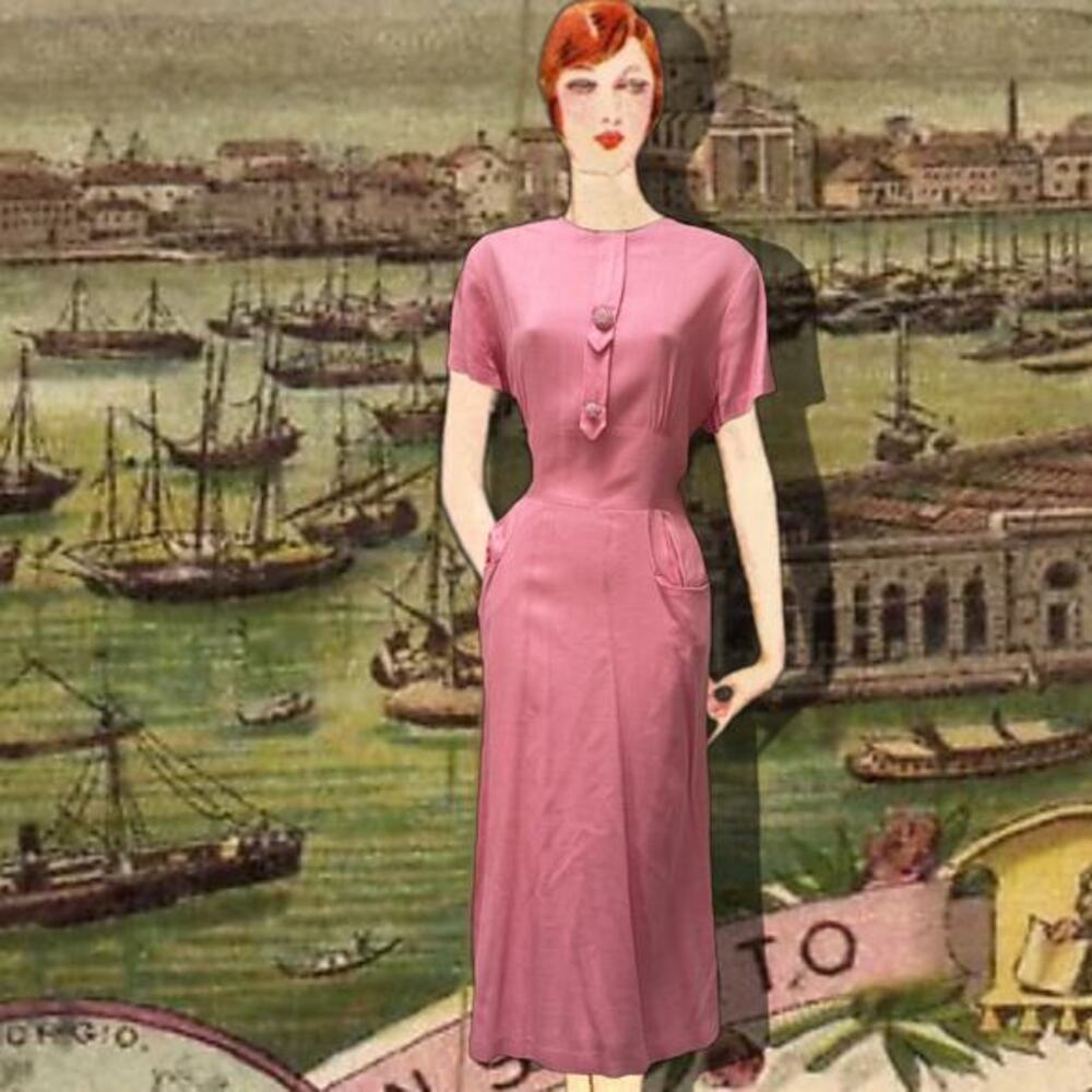 1950s Mode O’Day Pink Day Dress Pockets Lucite Rhinestone Buttons 33” Waist VNTG